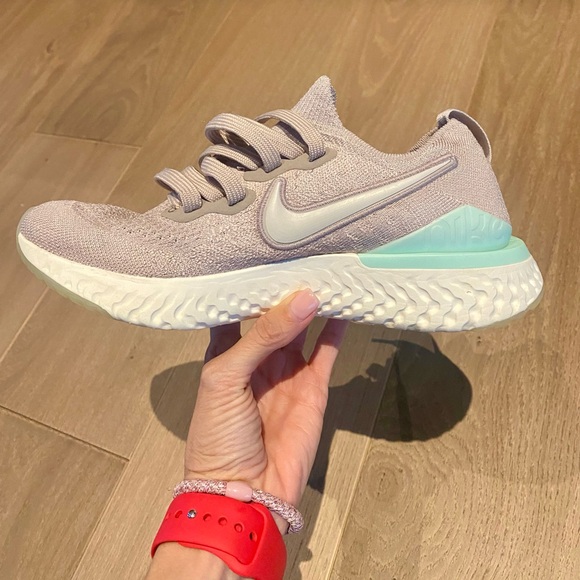 Nike Epic React Flyknit 2 in moon particle with teal tint, women’s size 6 - Picture 3 of 15